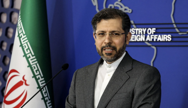 Αναπληρωτής ΥΠΕΞ Ιράν: «Οι ΗΠΑ να επιλέξουν αν θέλουν ειρήνη ή πόλεμο»