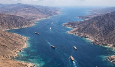 Φρουροί της Επανάστασης: Οι δυο εναλλακτικές διαδρομές για τα πλοία λόγω κινδύνου ναρκών στα Στενά του Ορμούζ