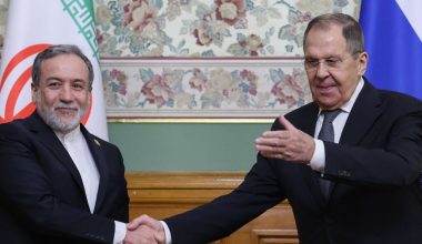 Τηλεφωνική επικοινωνία Ιρανού ΥΠΕΞ με τον Ρώσο ομόλογό του: Τι συζήτησαν