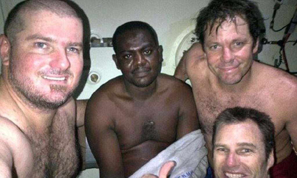 Χάρισον Οκένε: O άνδρας που είχε εγκλωβιστεί στον βυθό της θάλασσας για 60 ώρες! – Πώς επιβίωσε