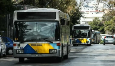 Βούλα: 12χρονη βρέθηκε μόνη της σε λεωφορείο – Έφυγε από το σπίτι λόγω ενδοοικογενειακής βίας