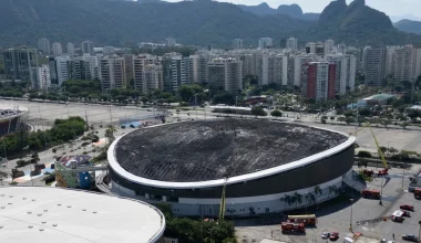 Βραζιλία: Φωτιά στο Ολυμπιακό ποδηλατοδρόμιο του Ρίο – Σαν «ιστός αράχνης» το «τύλιξαν» οι φλόγες (βίντεο)