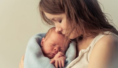 ΗΠΑ: Μητέρα «έσπασε» κάθε ρεκόρ – Έφερε στον κόσμο τρία μωρά μέσα σε… δέκα μήνες (βίντεο)