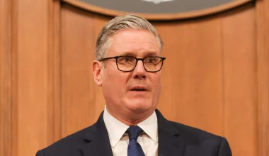 Κιρ Σταρμερ:«Ο Πούτιν φταίει για την άνοδο των τιμών στους λογαριασμούς ενέργειας στη Βρετανία»!