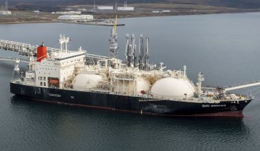 Financial Times: H Eυρώπη αύξησε τις εισαγωγές ρωσικού LNG λόγω της σύγκρουσης στη Μέση Ανατολή