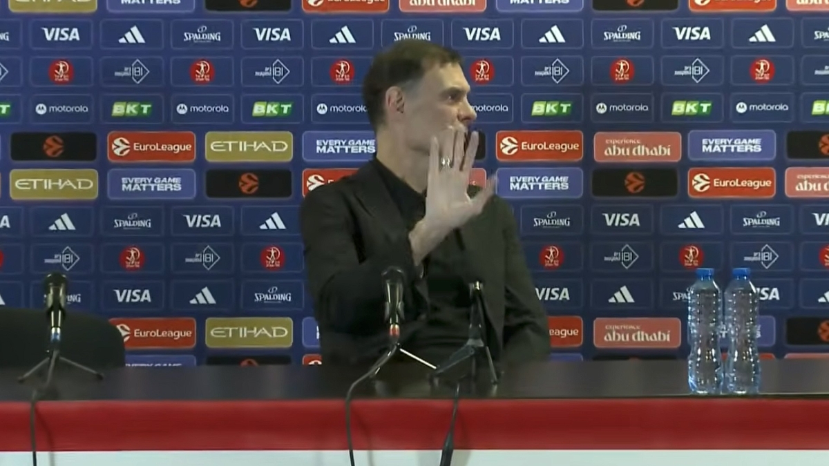 Γιώργος Μπαρτζώκας: Αιφνιδιάστηκε ο προπονητής του Ολυμπιακού – «Πάντα έτσι είναι εδώ;» (βίντεο)