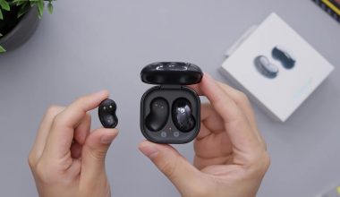 Αμερικανοί νευροχειρουργοί προειδοποιούν για την χρήση των ασύρματων ακουστικών: Οι κίνδυνοι που κρύβουν