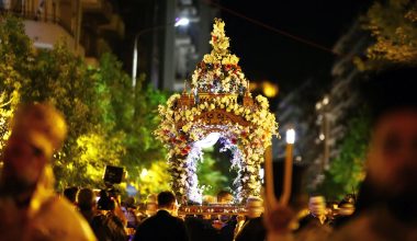 Επιτάφιος: Το βαθύ νόημα πίσω από την λιτανεία που συγκλονίζει κάθε χρόνο