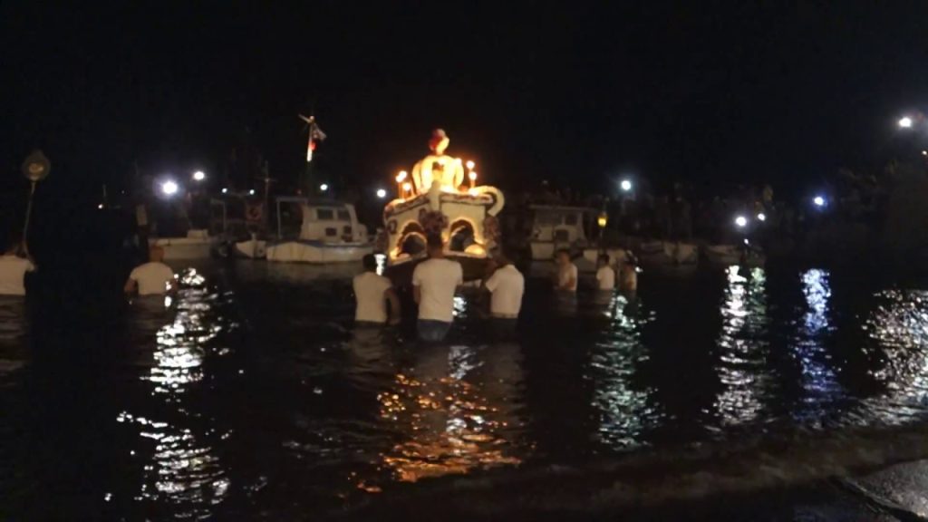 Στην Ύδρα ο Επιτάφιος θα μπει μέσα στην θάλασσα (βίντεο)