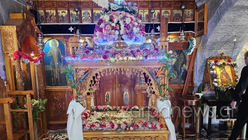 Χανιά: Προκάλεσε ο επιτάφιος του Ιερού Ναού Προφήτη Ηλία – Τον στόλισαν με led φωτάκια (φώτο)