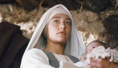 Από την Ολίβια Χάσι ως την Νόα Κόχεν: Οι γυναίκες που ενσάρκωσαν την Παναγία και απασχόλησαν τα media (βίντεο)