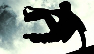 Βίντεο: Παρκούρ στην Αθήνα – Μας έπιασε ζαλάδα μόνο που το είδαμε