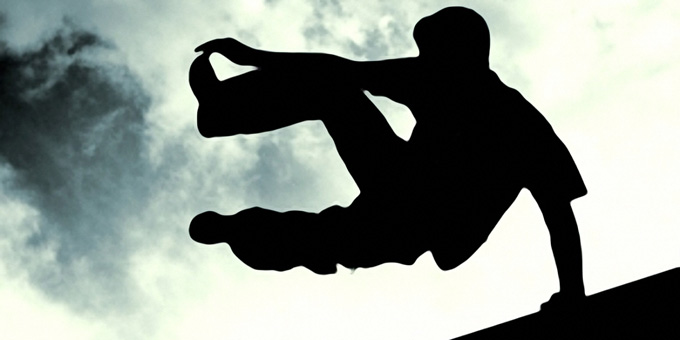 Βίντεο: Παρκούρ στην Αθήνα – Μας έπιασε ζαλάδα μόνο που το είδαμε