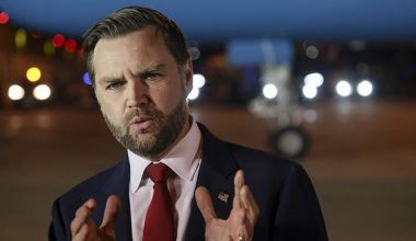 Προειδοποίηση Τζέι Ντι Βανς σε Τεχεράνη: «Μην επιχειρήσετε κόλπα γιατί θα μας βρείτε απέναντί σας»