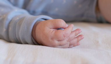 Νέα στοιχεία στην υπόθεση του 10 μηνών βρέφους στον Πύργο: To κακοποιούσαν από τον Φεβρουάριο