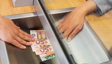 Κλείνουν από σήμερα οι τράπεζες: Τι ισχύει για τις ηλεκτρονικές συναλλαγές και τα ΑΤΜ