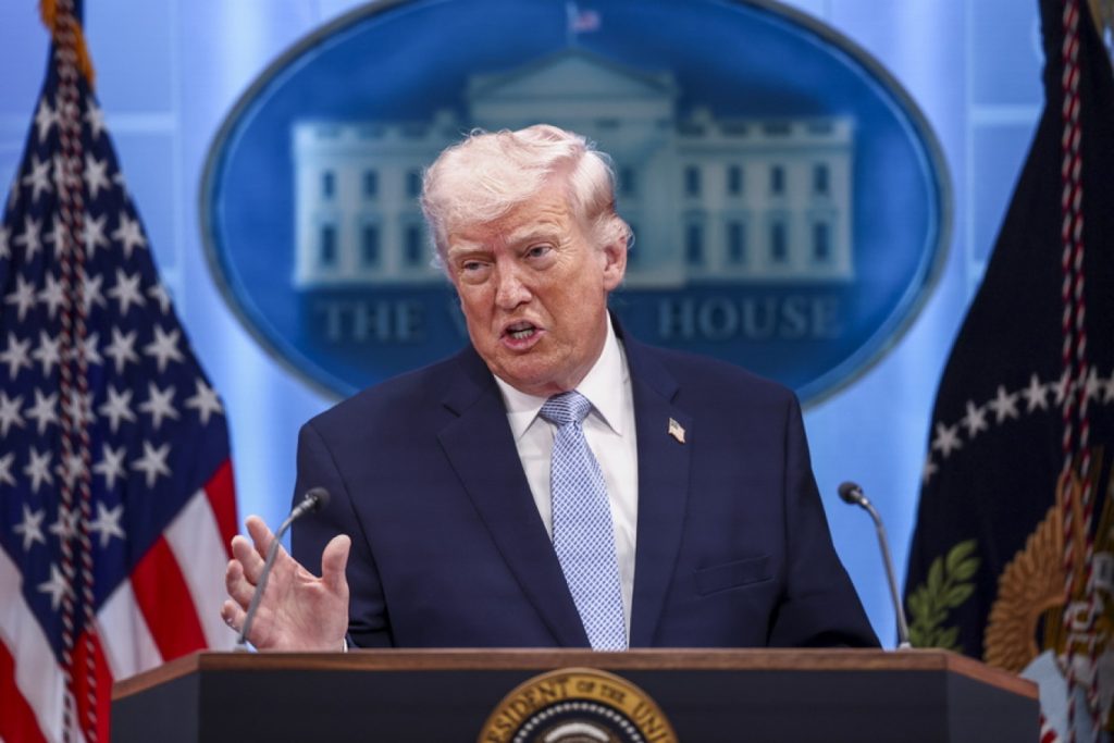 Νέα αποκάλυψη του Reuters: Έτσι σχεδιάζει να τιμωρήσει την ΕΕ ο Ν.Τραμπ εκτός από την απόσυρση στρατευμάτων