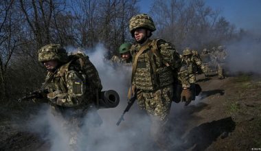 Οι Ρώσοι εξοντώνουν αστραπιαία ομάδες νεοσύλλεκτων της ουκρανικής Εθνοφρουράς στην Κονσταντινόβκα – Δείτε βίντεο