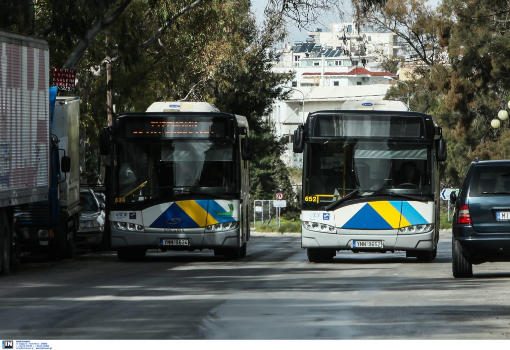 Πειραιάς: Νεαροί «εκτόξευσαν» κροτίδα μέσα σε λεωφορείο – Συνελήφθη 14χρονος