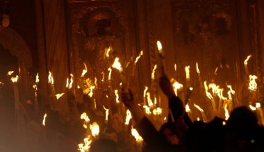 Ιερουσαλήμ: Αντιδράσεις για την απομάκρυνση Παλαιστινίων χριστιανών από την αστυνομία στην πομπή της Αφής (βίντεο)