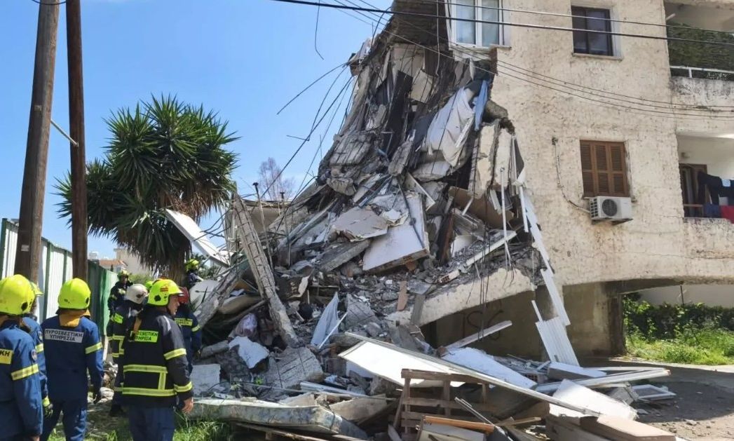 Κύπρος: Κατέρρευσε διώροφη πολυκατοικία στη Λεμεσό – Μεγάλη κινητοποίηση των Αρχών (φώτο)