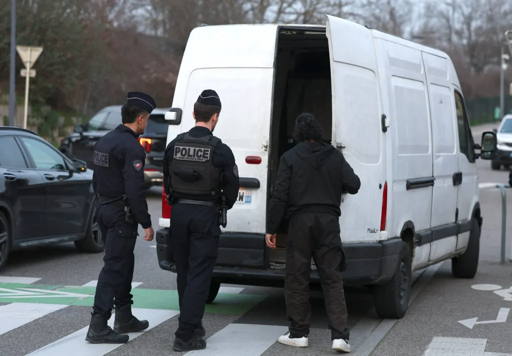 Αδιανόητο συμβάν στη Γαλλία: Για τα μάτια μιας 37χρονης πατέρας κλείδωσε τον γιο του σε ένα βαν για ένα χρόνο!