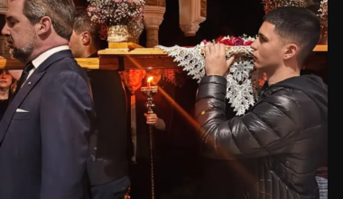 Ο Νικόλαος Ντε Γκρες σήκωσε τον Επιτάφιο μαζί με τους γιους του Γιώργου Τσαλίκη (βίντεο)