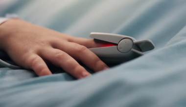 Θεσσαλονίκη: Αλλοδαπός επιχείρησε να σκοτώσει με σπασμένο γυαλί έναν 20χρονο – Σε κρίσιμη κατάσταση ο νεαρός