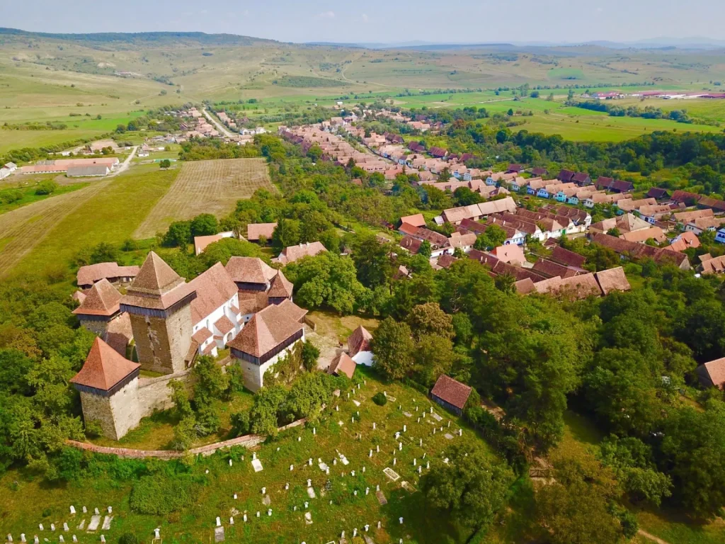 Βίσκρι: Το γραφικό χωριό στη Ρουμανία που κερδίζει τις εντυπώσεις – Δείτε φωτογραφίες