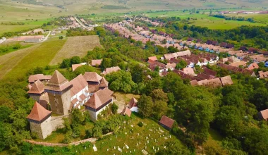 Βίσκρι: Το γραφικό χωριό στη Ρουμανία που κερδίζει τις εντυπώσεις – Δείτε φωτογραφίες