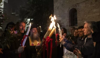 Σε κλίμα βαθιάς κατάνυξης γιορτάστηκε η Ανάσταση σε όλη την χώρα: Δείτε εικόνες