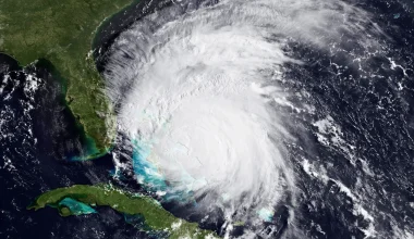 Κυκλώνας «σάρωσε» τη Νέα Ζηλανδία: Xιλιάδες κάτοικοι εκκένωσαν τα σπίτια τους