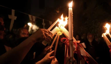 Εύβοια: Έσβησε το κερί με το Άγιο Φως – Το άναψε ξανά ο ιερέας (βίντεο)