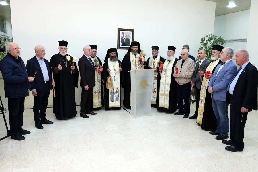 Το Άγιο Φως «ταξίδεψε» και στον εμπόλεμο Λίβανο μέσω της Κύπρου (φωτο)