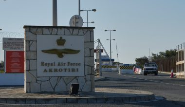 Προκλητικό το Λονδίνο: «Οι βάσεις μας στην Κύπρο δεν τίθενται υπό διαπραγμάτευση»