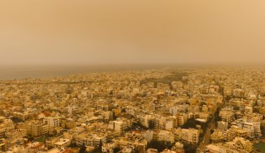 Καιρός: «Ξαναχτυπά» η αφρικανική σκόνη από Τρίτη του Πάσχα – Νεφώσεις και λασποβροχές