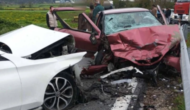 «Χαροπαλεύει» η μητέρα του 3χρονου αγοριού που σκοτώθηκε σε τροχαίο στην Καβάλα και ο 10χρονος αδερφός του (βίντεο)