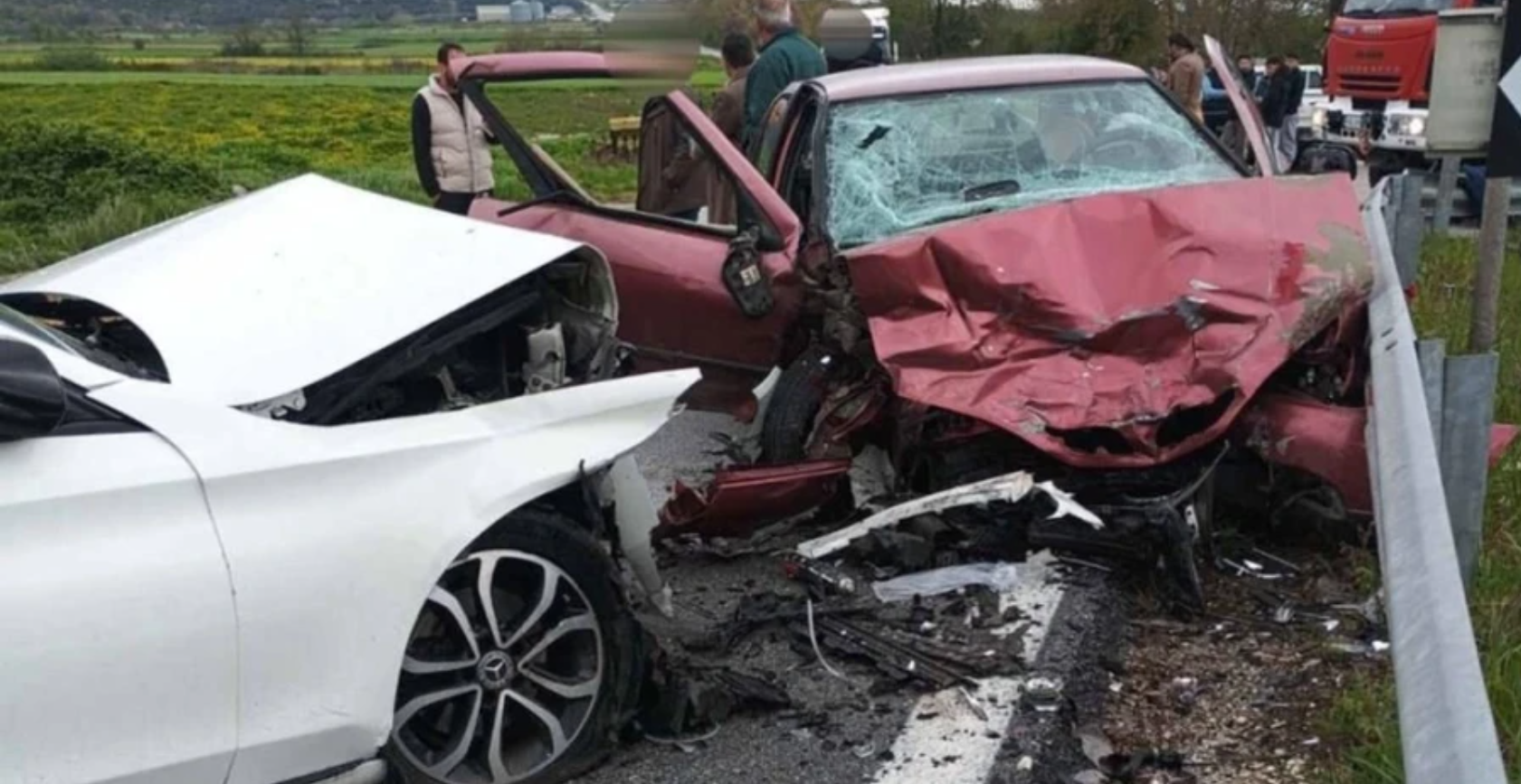 «Χαροπαλεύει» η μητέρα του 3χρονου αγοριού που σκοτώθηκε σε τροχαίο στην Καβάλα και ο 10χρονος αδερφός του (βίντεο)