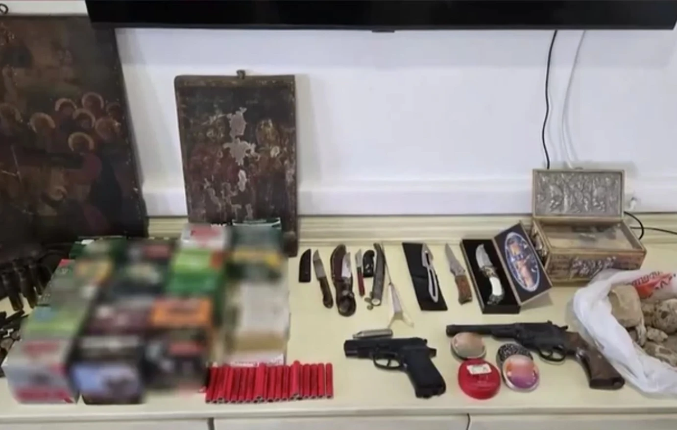 Ηράκλειο: 60χρονος συνελήφθη για κατοχή όπλων έπειτα από καταγγελία για ενδοοικογενειακή βία