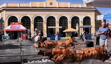 Πασχαλινό γλέντι στο Μοναστηράκι: Στήθηκαν περισσότερες από 150 σούβλες (βίντεο)