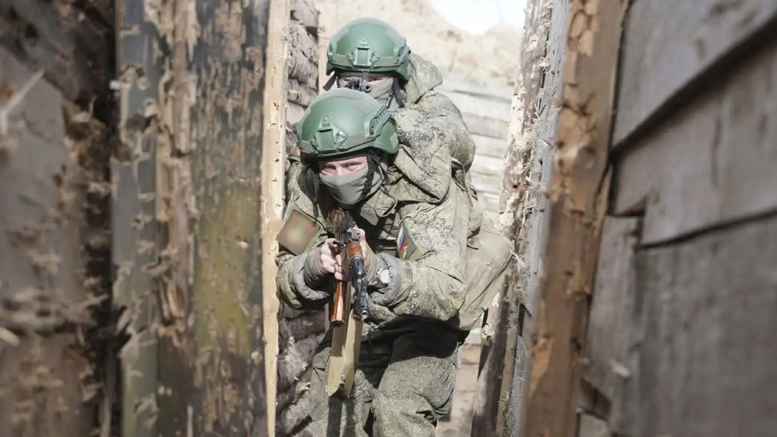 Παρά την εκεχειρία οι Ουκρανοί δημοσιοποίησαν βίντεο με την εξόντωση Ρώσου στρατιώτη (σκληρές εικόνες)