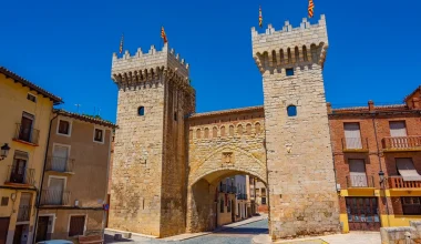 Νταρόκα: Η πόλη της Αραγονίας που μοιάζει να έχει βγει από μεσαιωνικό παραμύθι (φώτο)
