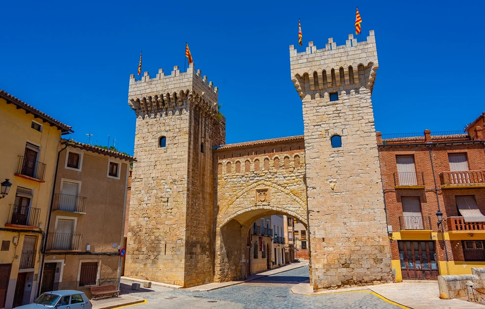 Νταρόκα: Η πόλη της Αραγονίας που μοιάζει να έχει βγει από μεσαιωνικό παραμύθι (φώτο)