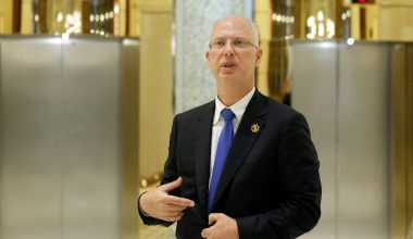 Κ.Ντμίτριεφ: «Το αποτέλεσμα των εκλογών στην Ουγγαρία θα επιταχύνει την κατάρρευση της ΕΕ»