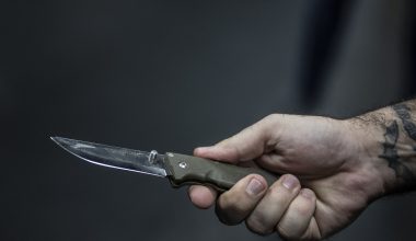 Ένοπλη επίθεση με μαχαίρι εις βάρος περιπτερά στα Εξάρχεια – Στο νοσοκομείο με σοβαρά τραύματα ο 50χρονος