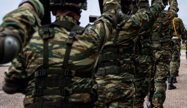 Μερίδες πείνας στους Έλληνες στρατιώτες ανήμερα του Πάσχα όταν οι ολιγάρχες «μασάνε» δισεκατομμύρια (φωτο)