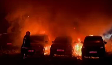 Ηράκλειο: Φωτιά σε χώρο στάθμευσης ενοικιαζόμενων οχημάτων – Καταστράφηκαν 18 αυτοκίνητα (βίντεο)