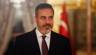 Χ.Φιντάν: «Υποστηρίζουμε το άνοιγμα των Στενών του Ορμούζ με ειρηνικά μέσα»