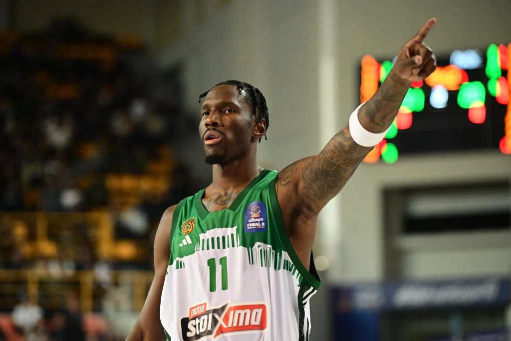 Ταξίδι 19 ωρών για τον Χέιζ-Ντέιβις: Πήγε στην Ινδία για να δει το Ταζ Μαχάλ – Δείτε φωτογραφίες