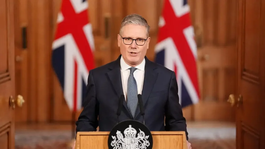 Κ.Στάρμερ: «Δεν υποστηρίζουμε τον αποκλεισμό των Στενών του Ορμούζ και των ιρανικών λιμανιών»